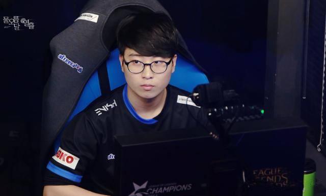 继续捍卫自 继续捍卫自