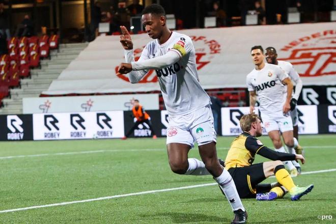 万的球衣 万的球衣