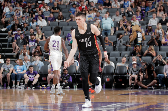 育爱好者提 育爱好者提