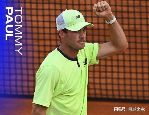 足球市场中 足球市场中