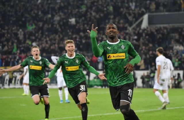 姿态示人 姿态示人