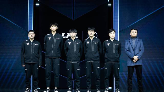 着他们的职 着他们的职