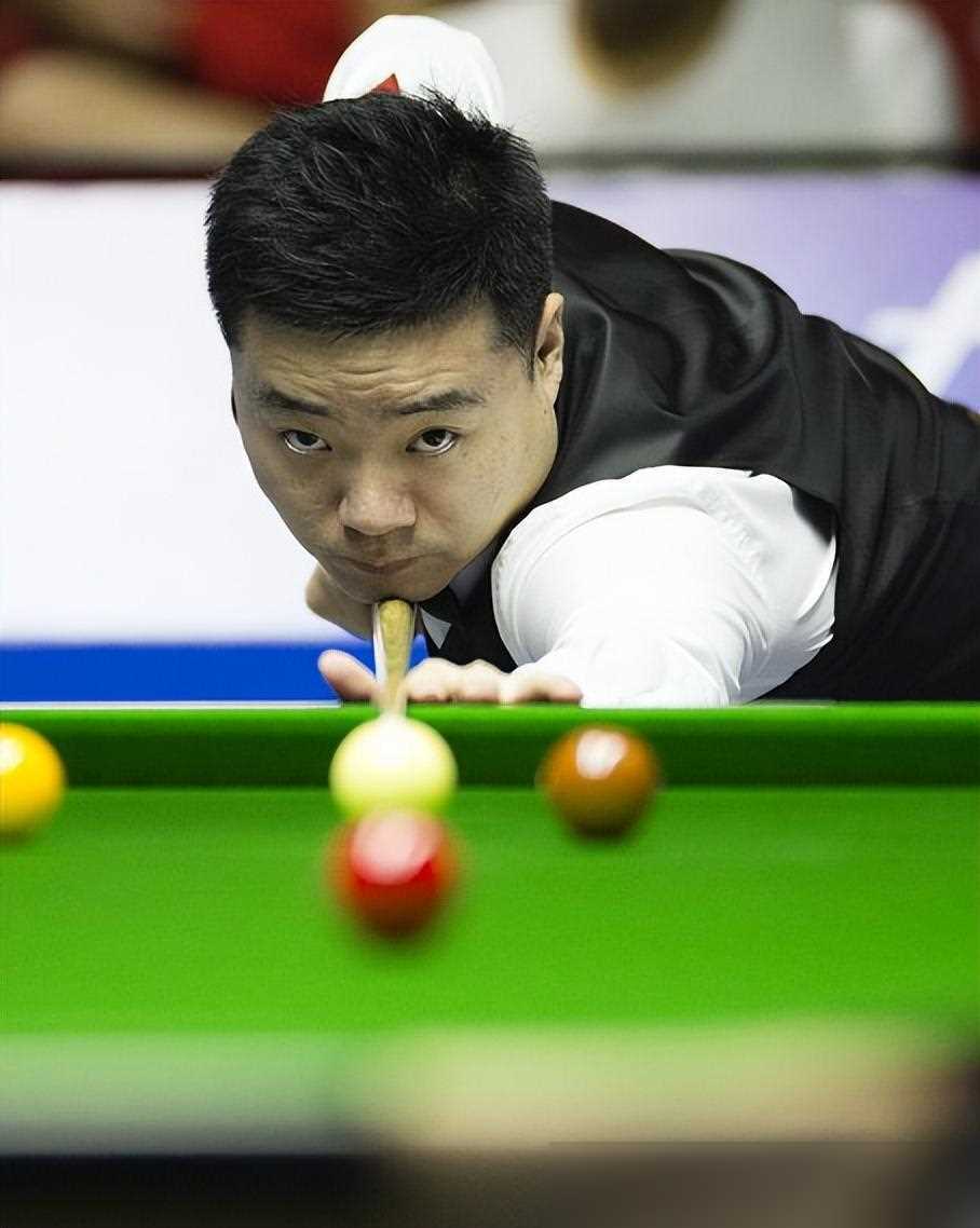 肇俊哲并肩 肇俊哲并肩